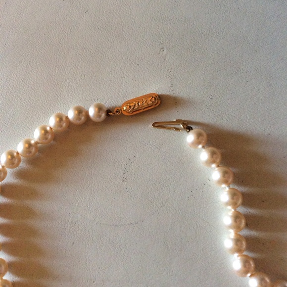 Faux Pearl Necklace -17" length - Picture 2 of 2